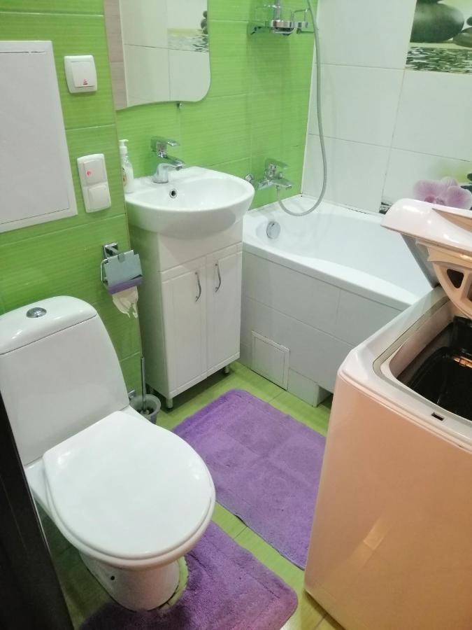 Isida Hotel: Near Zhuliany Airport and Beresteiska Metro Kyiv Exterior photo
